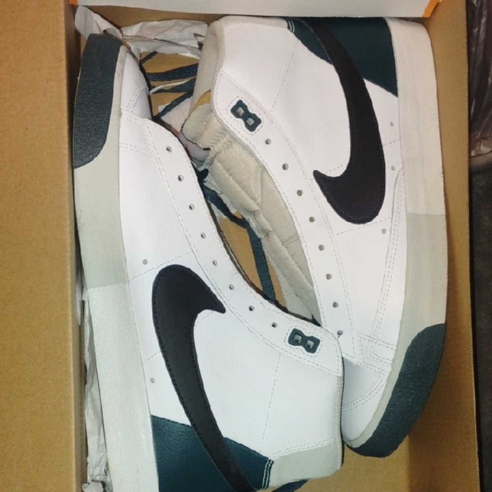 Nike Men's White and Black High-Top Sneakers